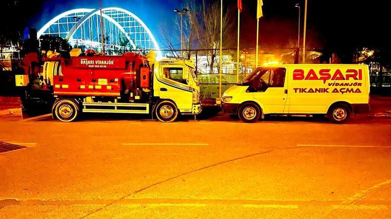 Karaman Tıkanık Açma Merkezi ve vidanjör araçları gece
